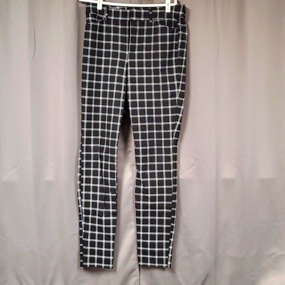 OLD NAVY 12 TALL BLACK AND WHITE CHECK PIXIE DRESS PANTS